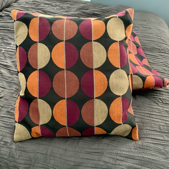 Two 20x20 Throw pillow covers, Geometric print. (Pillows not included) - Picture 2 of 7